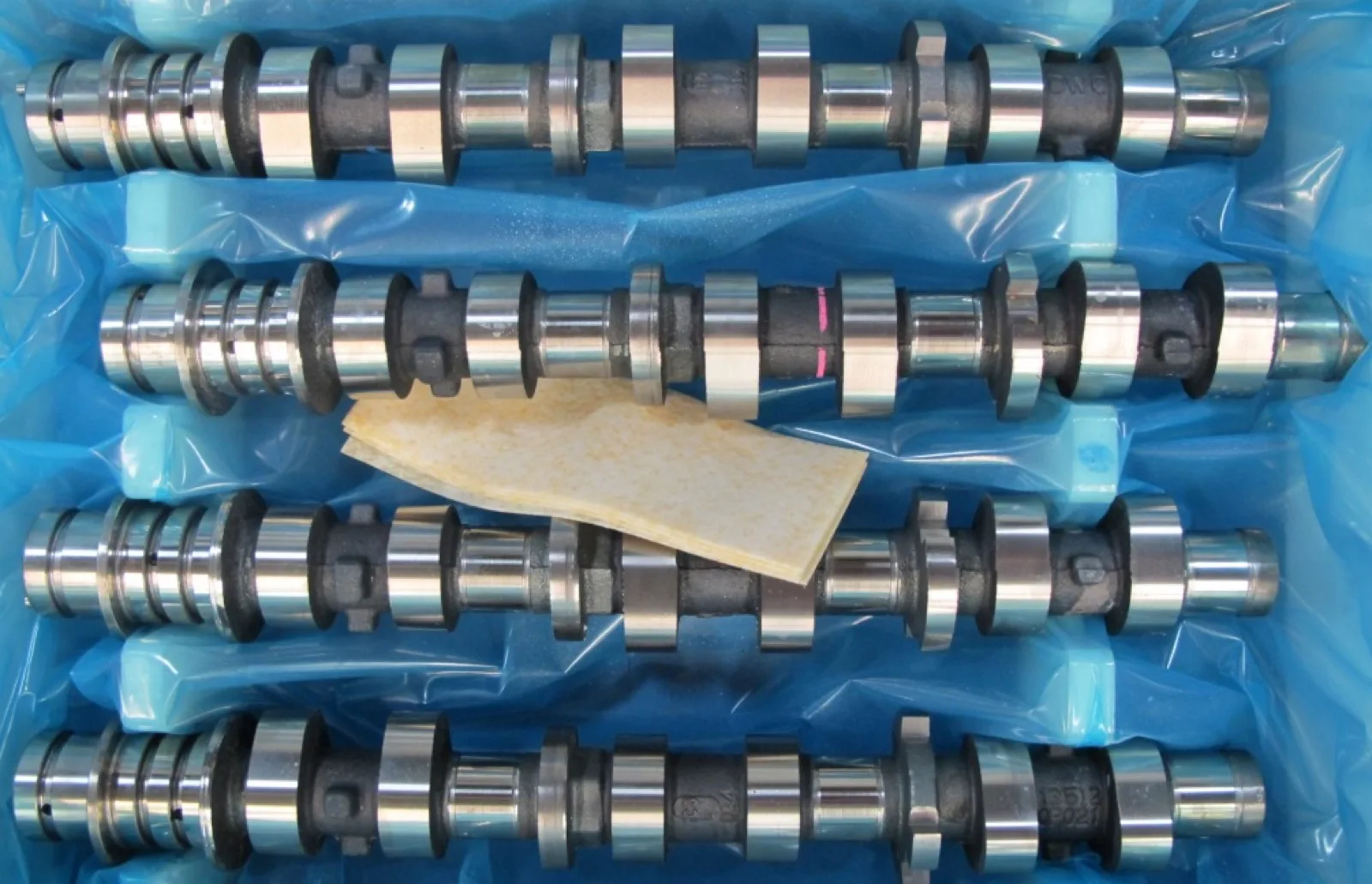 Machined camshafts packed with VpCI® film and BioPad®