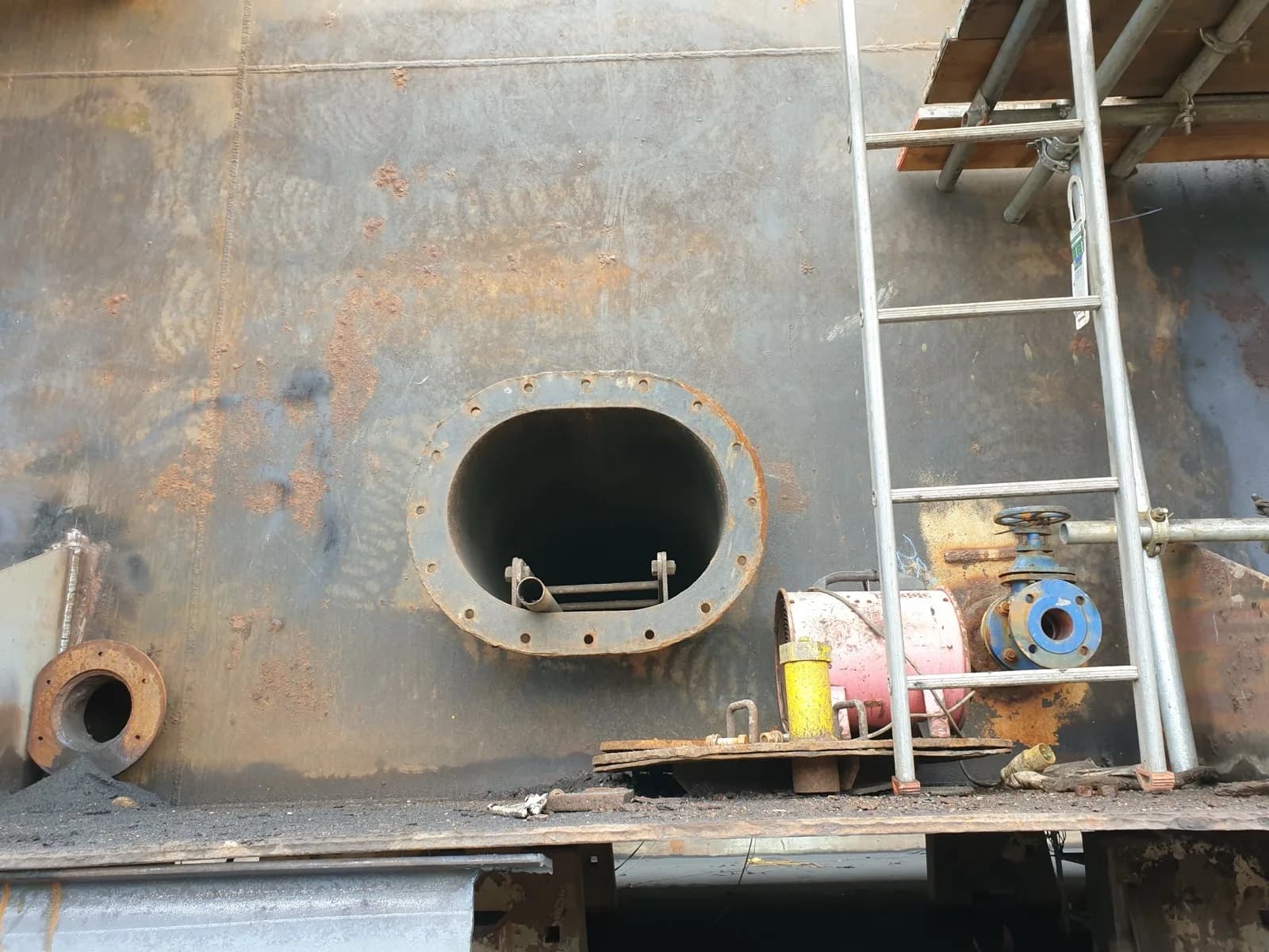 Storage tank preparation for internal preservation